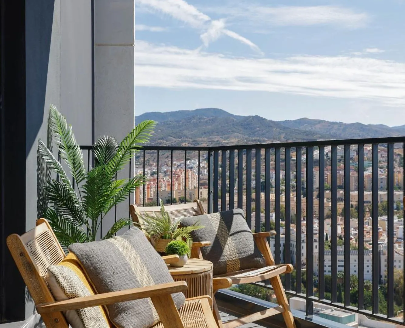 מאלגה Urban Sky Serviced Apartments By P&O 26H